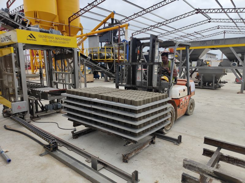 high-quality products from the QS1300 automatic block production line in Sri Lanka Produk berkualiti tinggi dari barisan pengeluaran blok automatik QS1300 di Sri Lanka