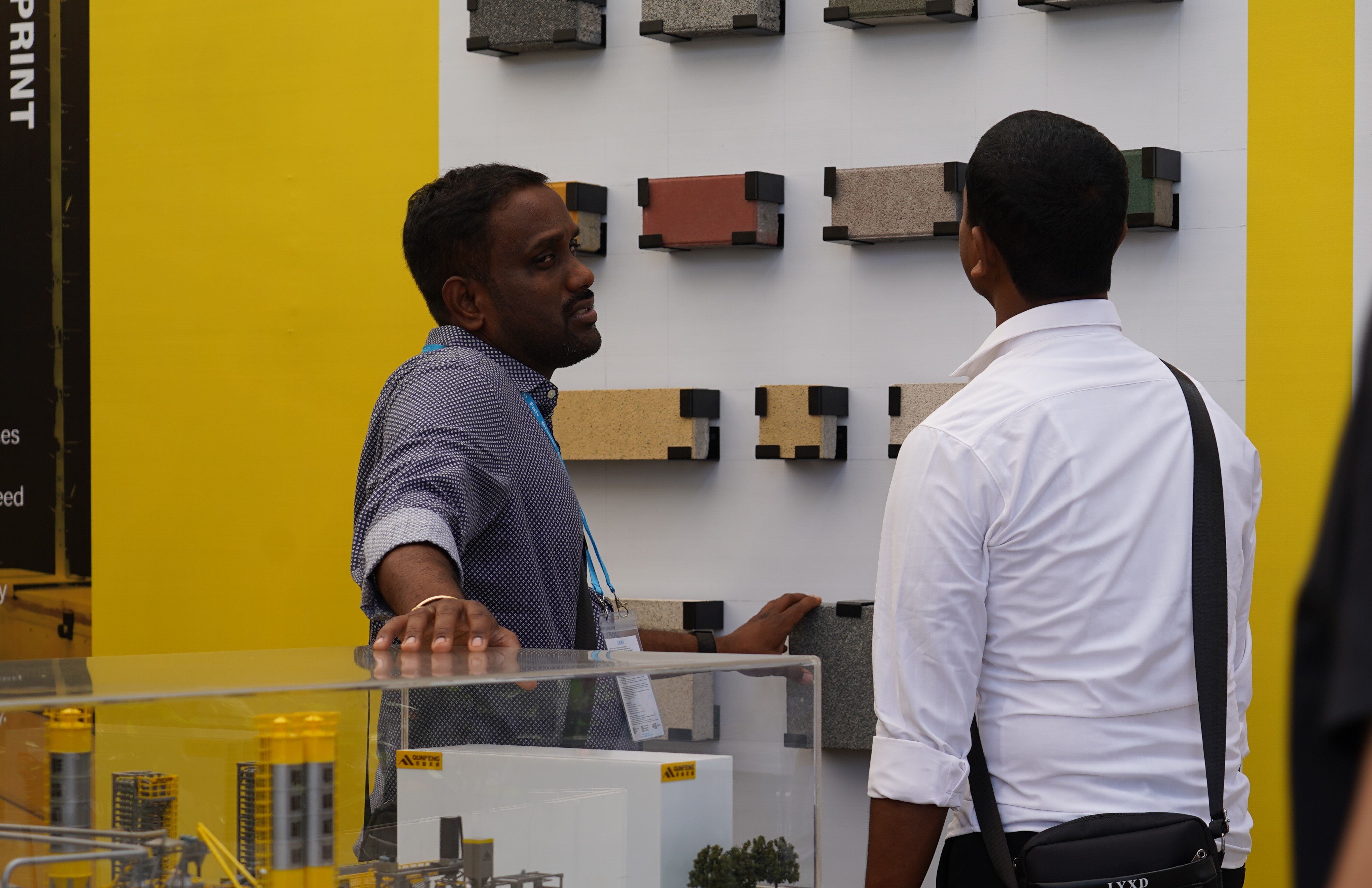 Products manufactured by Qunfeng Machinery are well-regarded by customers. Produk yang dikeluarkan oleh Qunfeng Machinery dipandang baik oleh pelanggan.