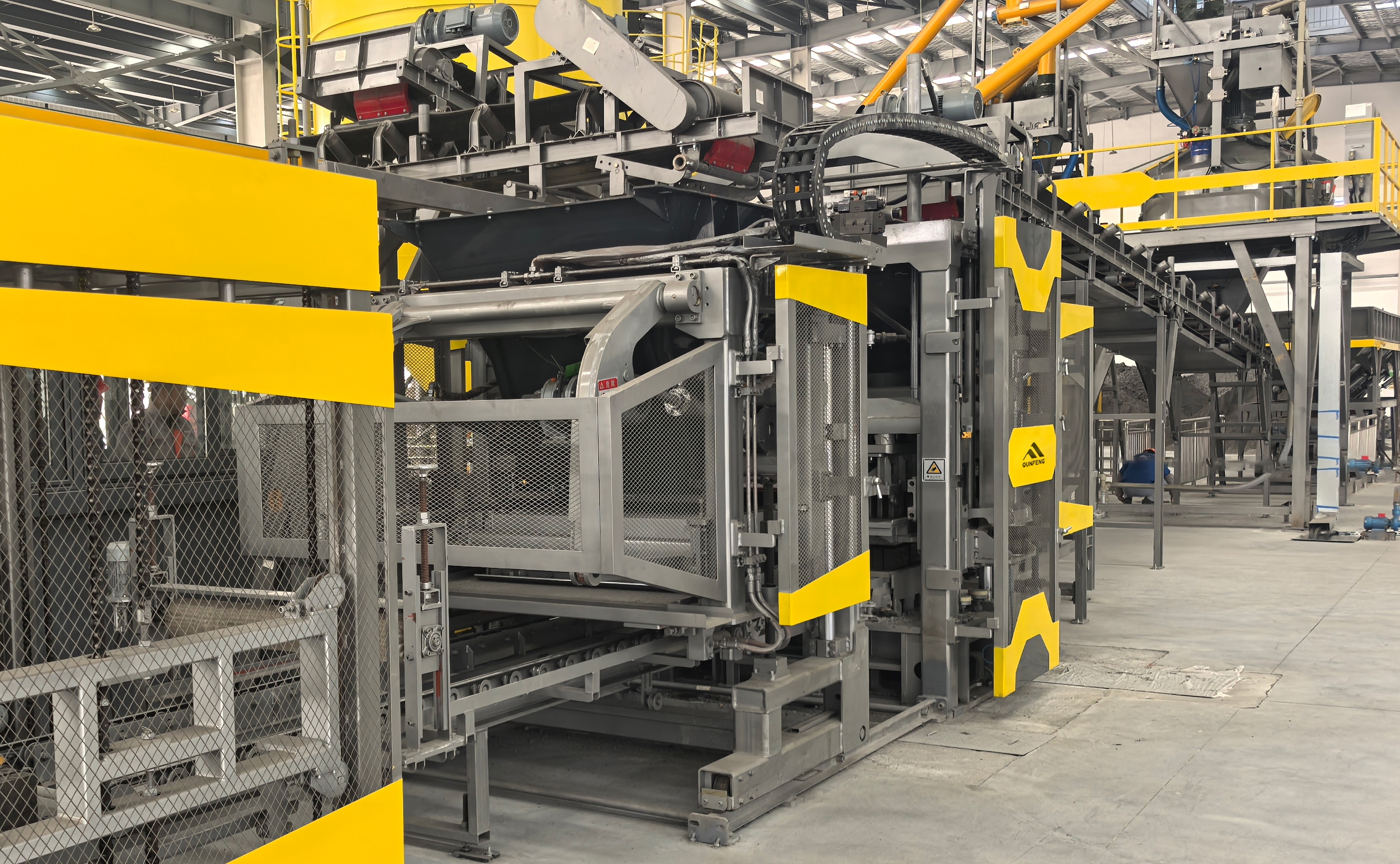 QS Series Fully Automatic Concrete Product Molding Machine Suitable for High-Latitude Cold Climates Mesin Pengacuan Produk Konkrit Automatik Sepenuhnya Siri QS Sesuai untuk Iklim Sejuk Latitud Tinggi