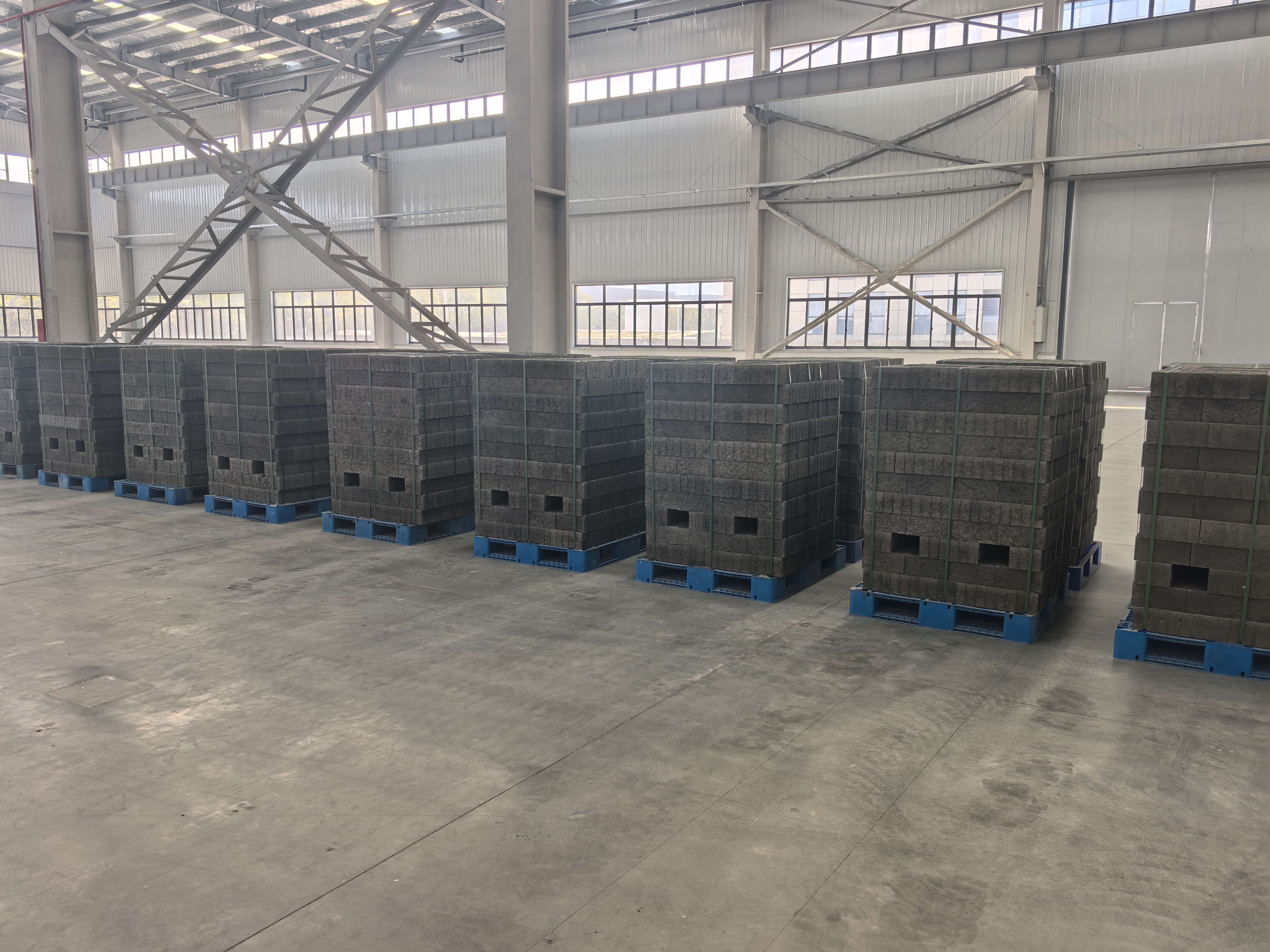 Products produced by Qunfeng Machinery’s solid waste recycling and processing production line Produk yang dihasilkan oleh barisan pengeluaran kitar semula dan pemprosesan sisa pepejal Qunfeng Machinery