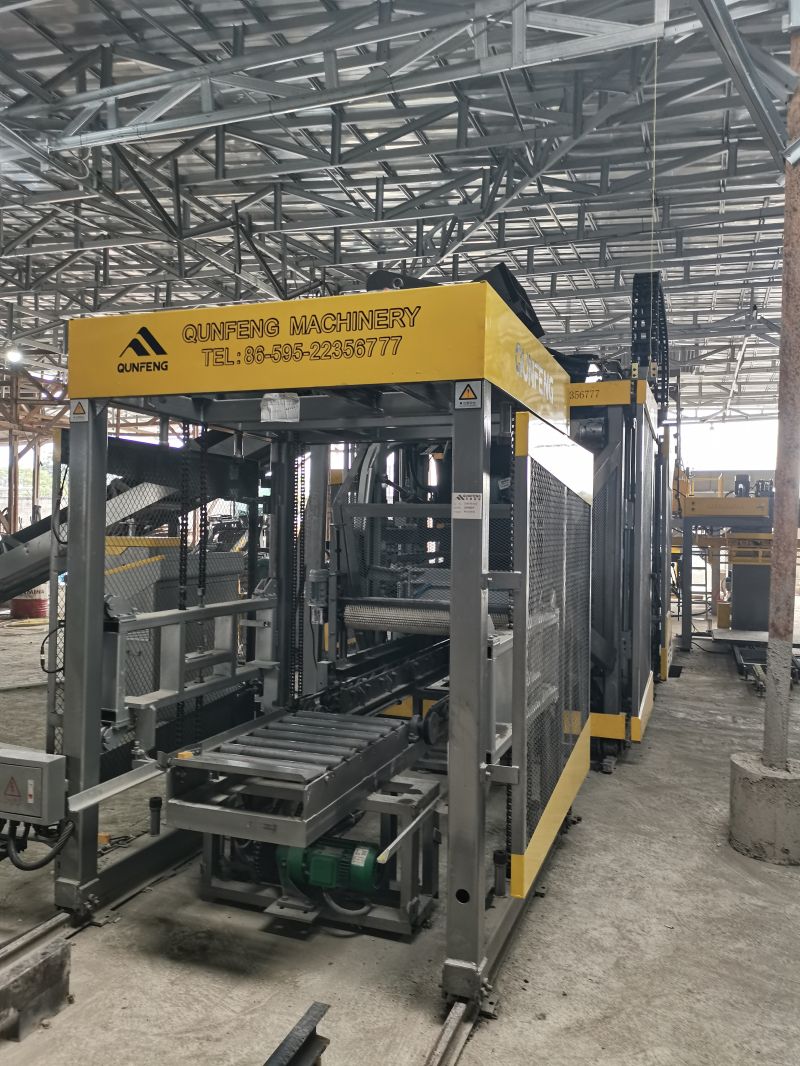 Stacker barisan pengeluaran blok automatik QS1300