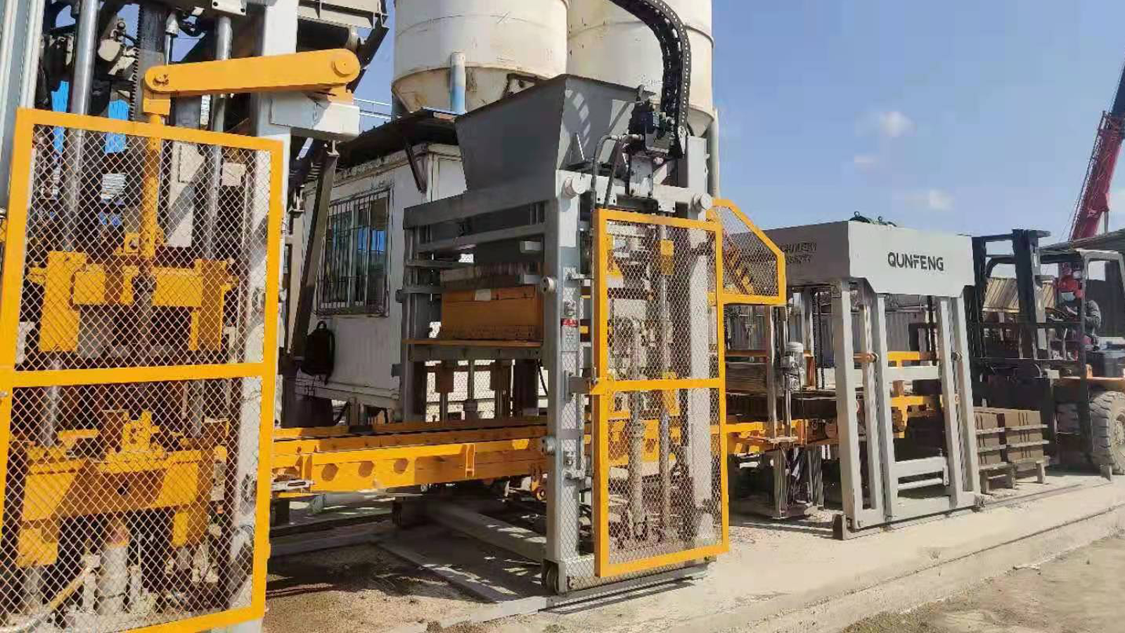 Barisan pengeluaran blok automatik QS1000 di Mozambique