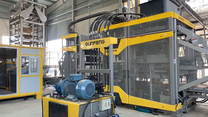 Mesin Blok Pintar QS1300 dari barisan pengeluaran bata automatik pelbagai fungsi Syria