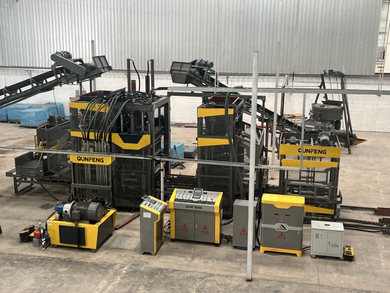 barisan pengeluaran blok automatik QS1300-H di Ecuador