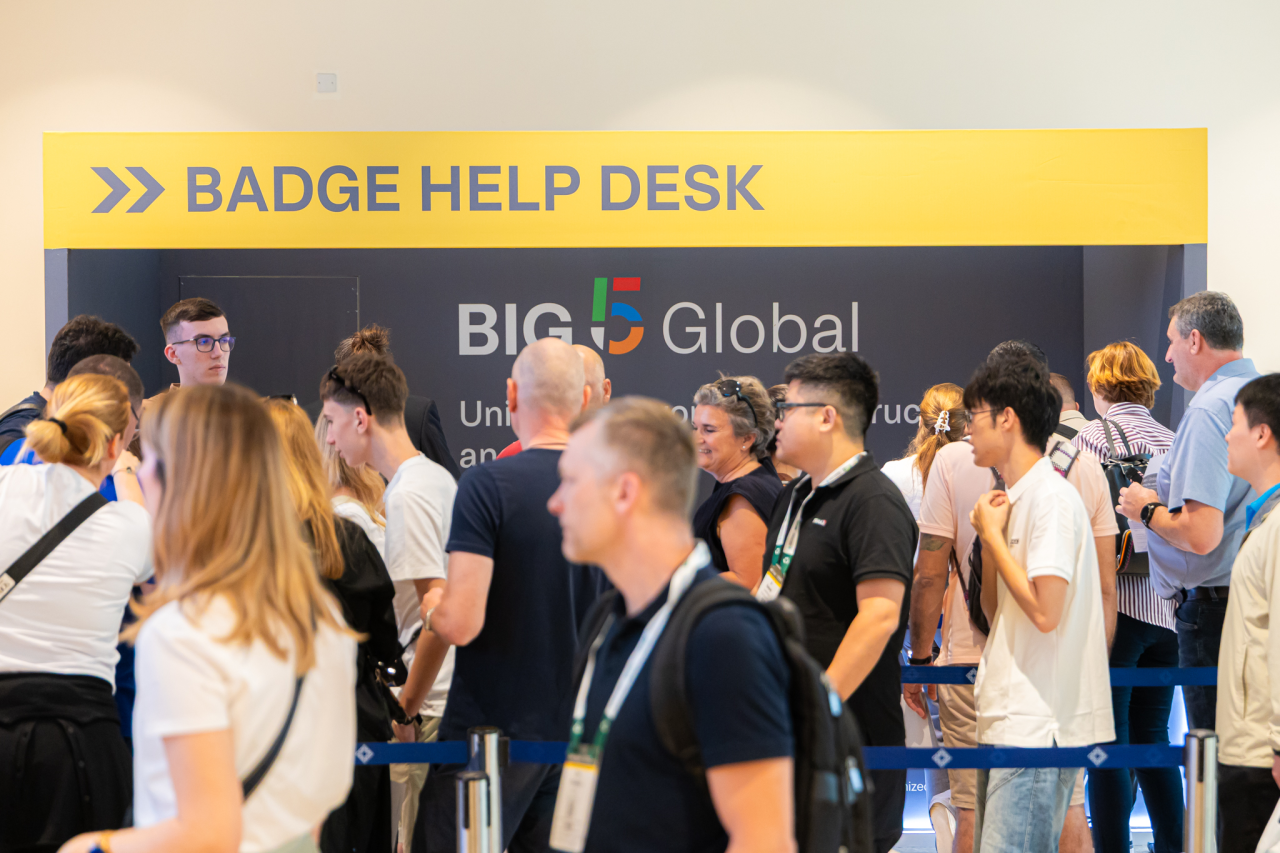 Mempercepatkan Pengembangan Globalnya, Jentera Qunfeng Bersinar di Pameran Pembinaan 5 Besar Dubai.