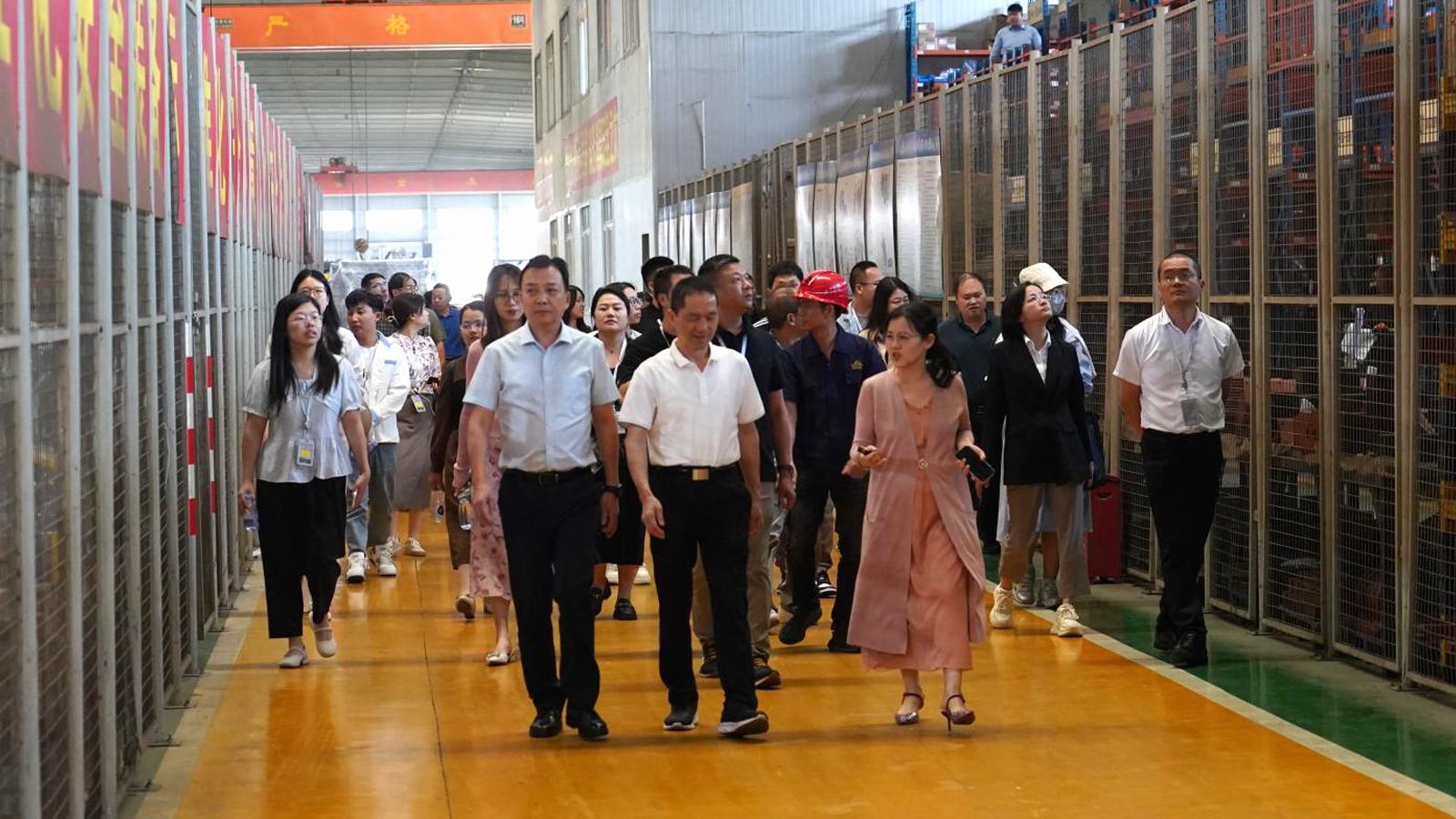 Kelas Latihan Kadre Kesatuan Industri Maklumat dari Jabatan Industri dan Teknologi Maklumat Daerah Fujian untuk meneroka daya tarikan Qunfeng's 'Intelligent Manufacturi