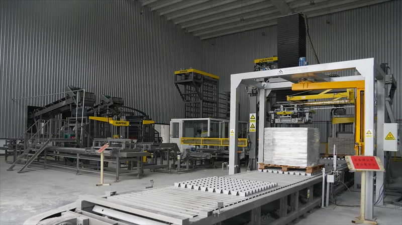 泉州建筑垃圾资源利用化项目-固废利用制砖生产线现场 (来源: 群峰）