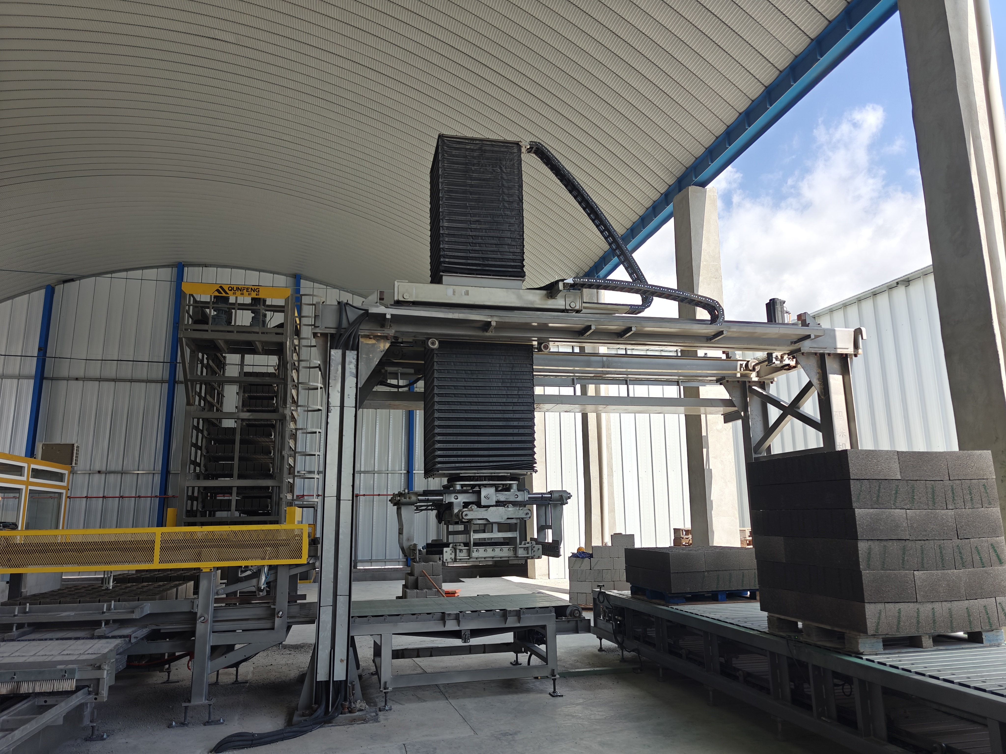 Sistem kiub servo dan palletizing peringkat tinggi barisan pengeluaran automatik di Guatemala