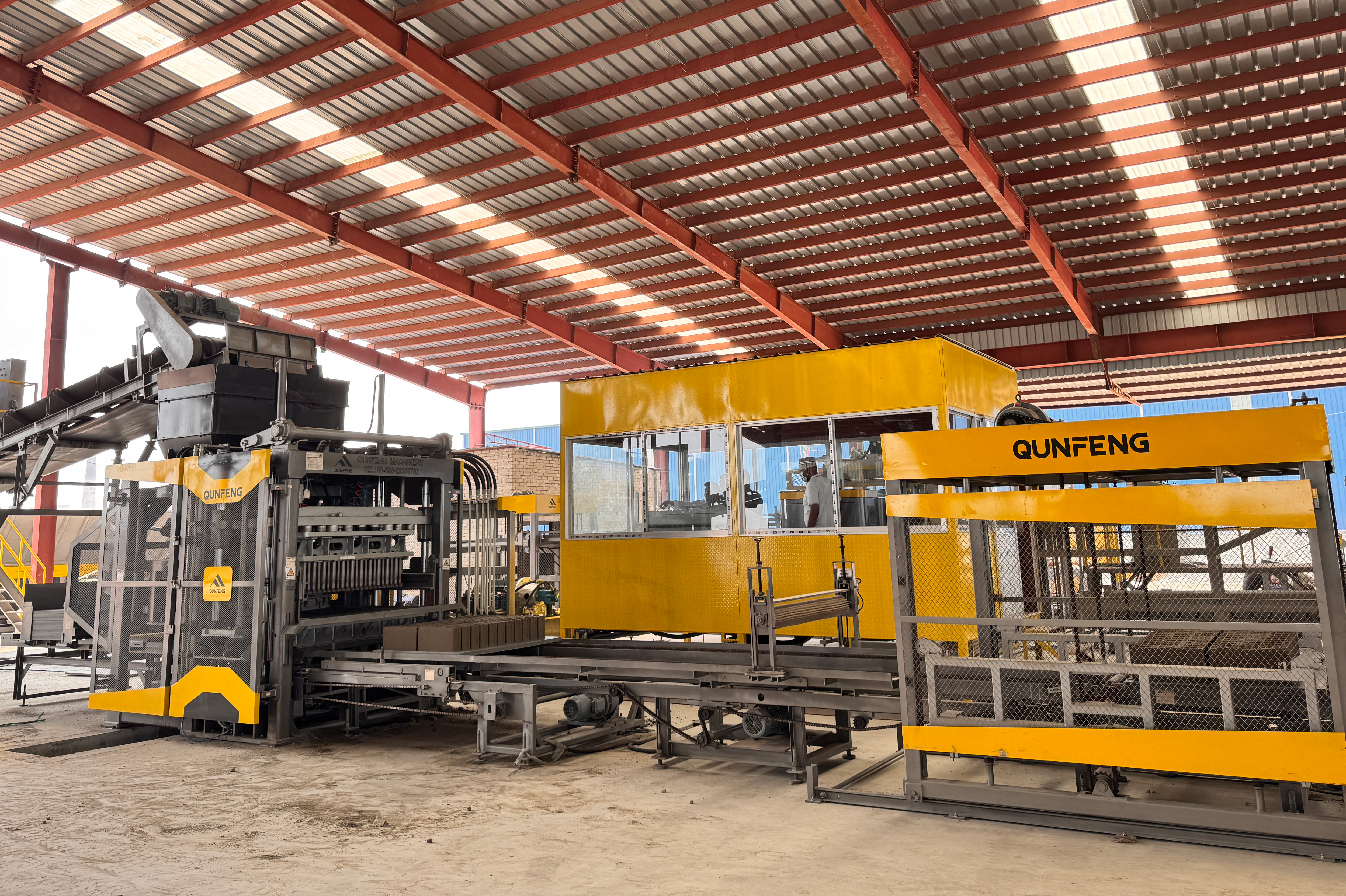 Barisan pengeluaran produk konkrit automatik sepenuhnya Qunfeng Machinery dieksport ke Bangladesh, Asia Selatan.