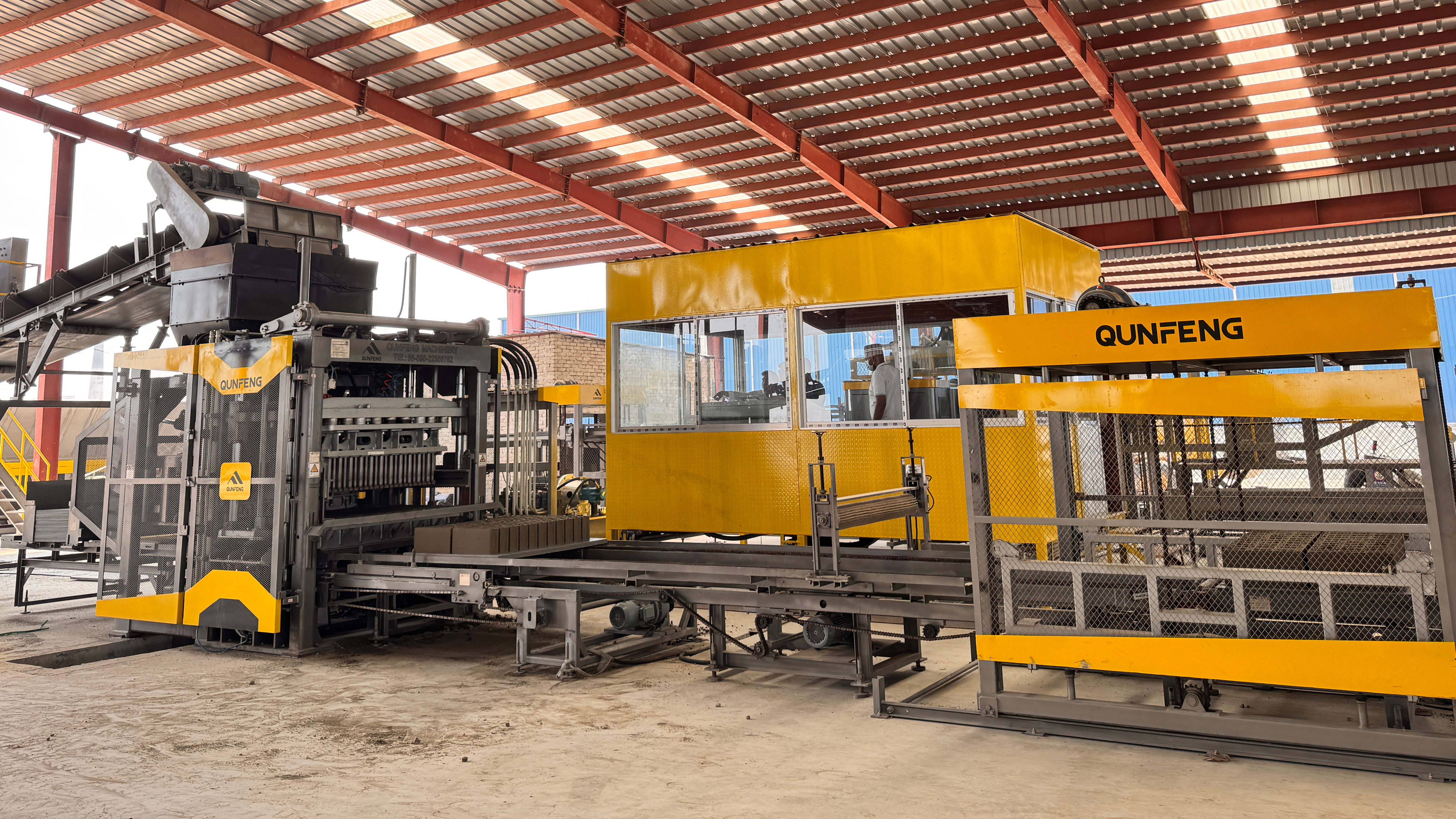 Tapak barisan pengeluaran produk konkrit automatik Qunfeng di Bangladesh