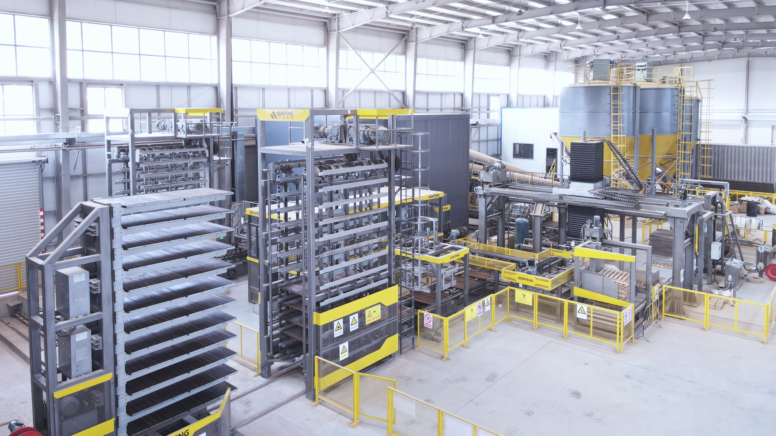 Barisan pengeluaran produk konkrit automatik sepenuhnya Qunfeng Machinery mula beroperasi di Sichuan.