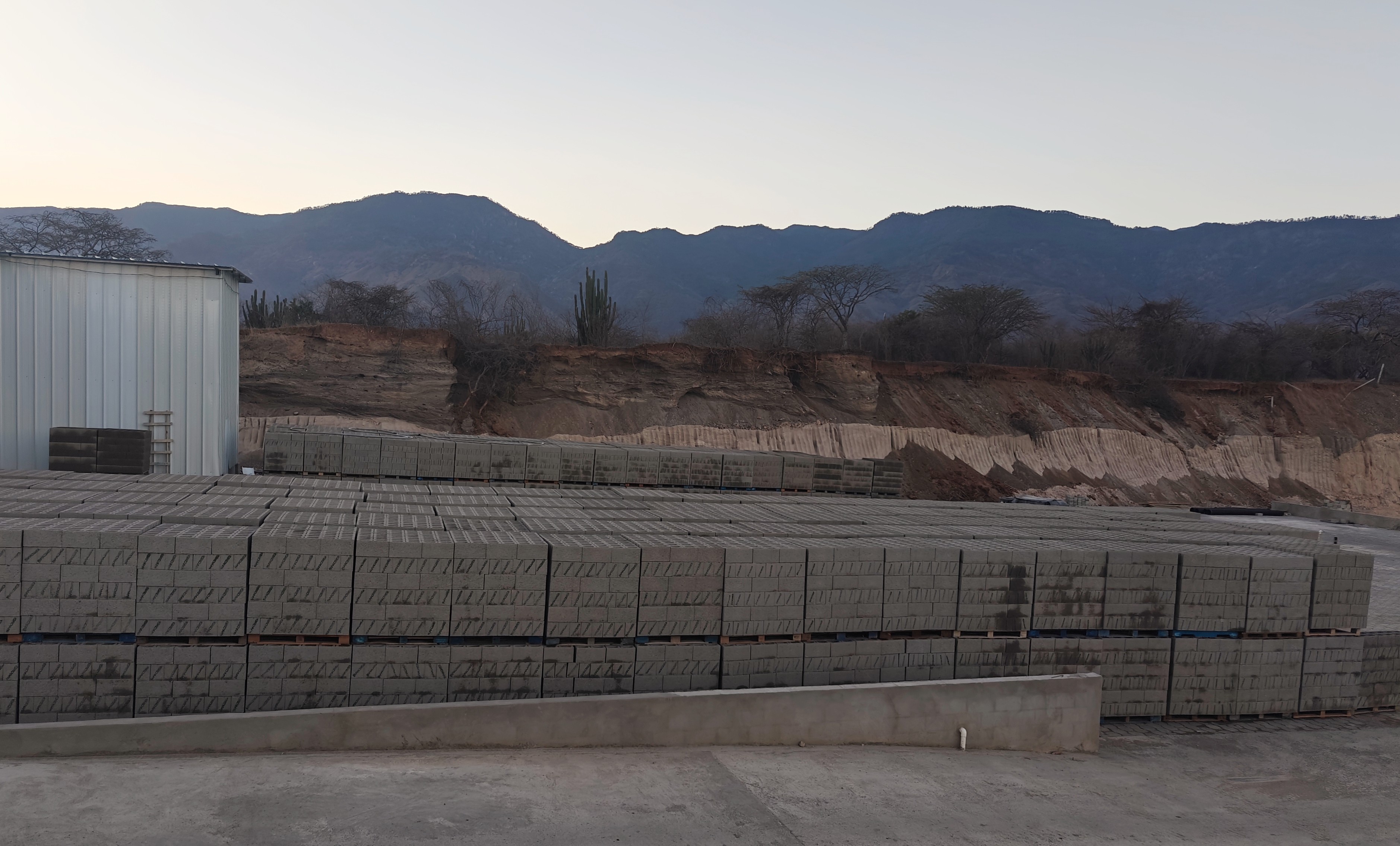 ~!phoenix_varIMG25!~