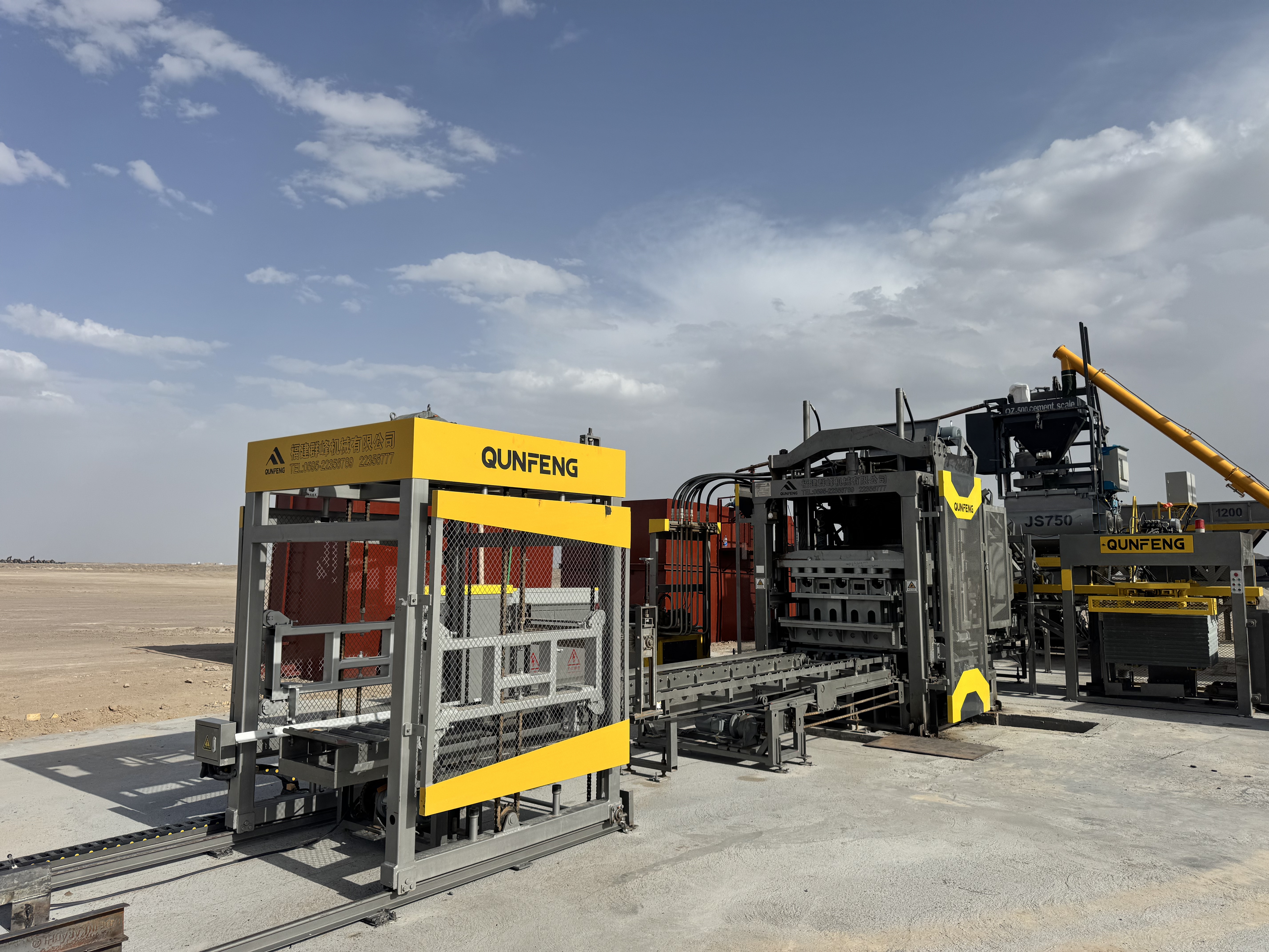 Barisan pengeluaran pembuatan blok pintar siri Qunfeng QS yang beroperasi di Pakistan