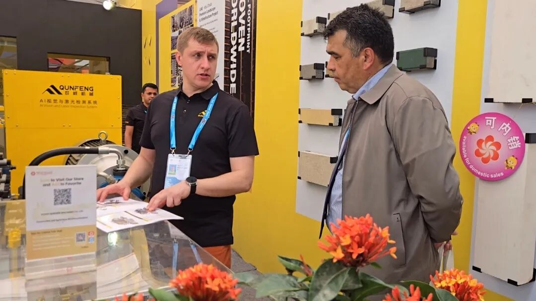 Pelanggan Rusia meneroka barisan pengeluaran blok konkrit Qunfeng yang sangat cekap