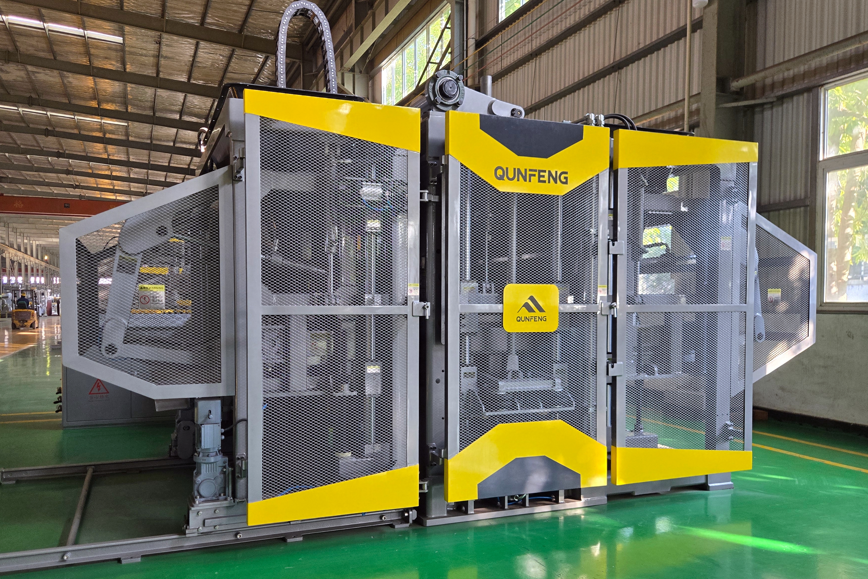 Mesin bata konkrit maju Qunfeng dipersembahkan ke pasaran antarabangsa